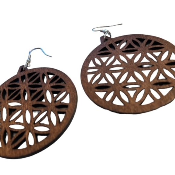 Boho round wooden earring - Picture 3 of 3